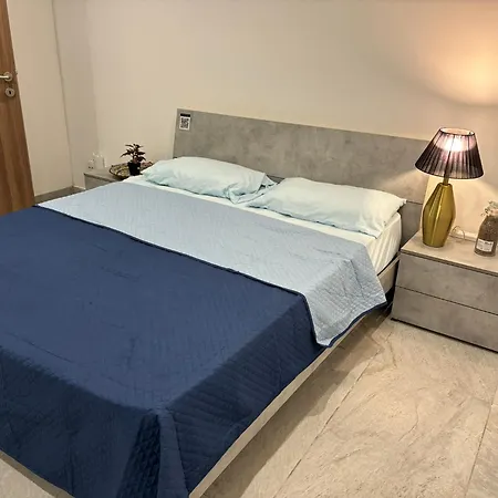 Duplex Loft Close To The Sea. Pietà