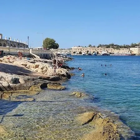 Appartement Duplex Loft Close To The Sea. Pietà