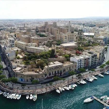 Duplex Loft Close To The Sea. Appartement Pietà